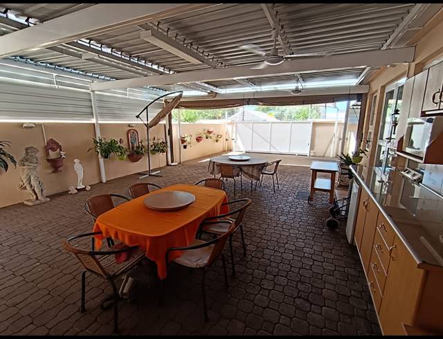 3 BEDROOM TOWNHOUSE FOR SALE IN PROTEA PARK